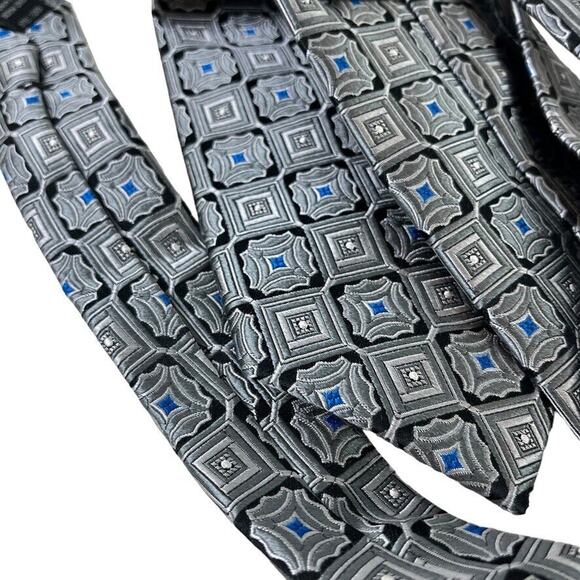 Jos Joseph A Bank Signature Collection Mens Gray Blue 100% Silk Tie Necktie 3.5" - Picture 2 of 16